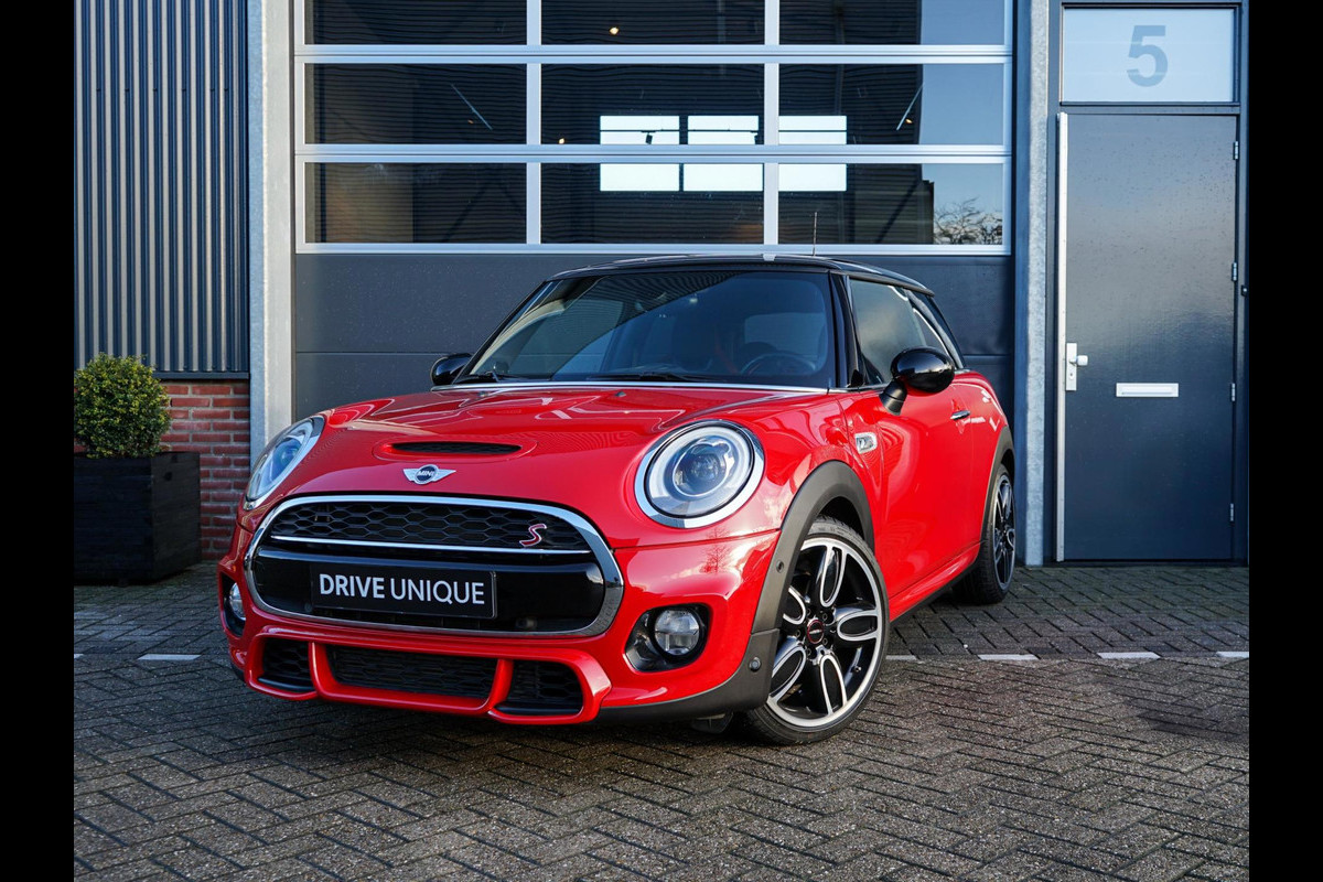 MINI Cooper S 2.0 | Chili Serious Business | JCW Optiek | Harman/Kardon | Kuipstoelen | Camera | Keyless Entry MINI Cooper S 2.0 | Chili Serious Business | JCW Optiek | Harman/Kardon | Kuipstoelen | Camera | Keyless Entry