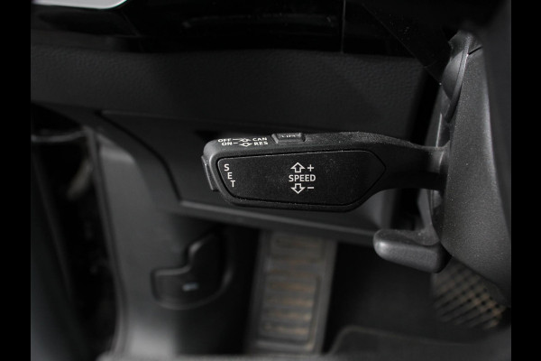 Audi e-tron e-tron 50 quattro Launch edition 71 kWh Navigatie Climate Control Parkeer Sensoren Lichtmetalen velgen