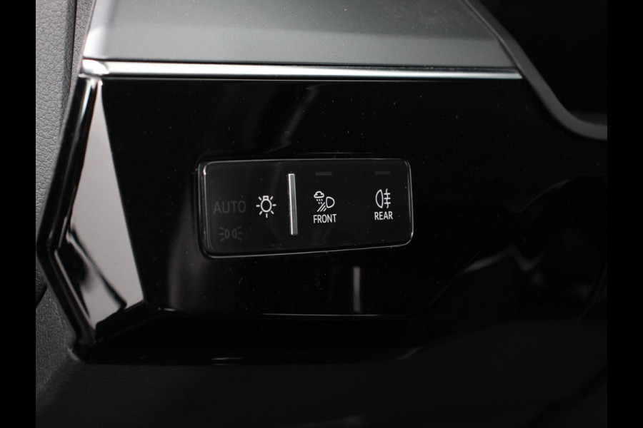 Audi e-tron e-tron 50 quattro Launch edition 71 kWh Navigatie Climate Control Parkeer Sensoren Lichtmetalen velgen