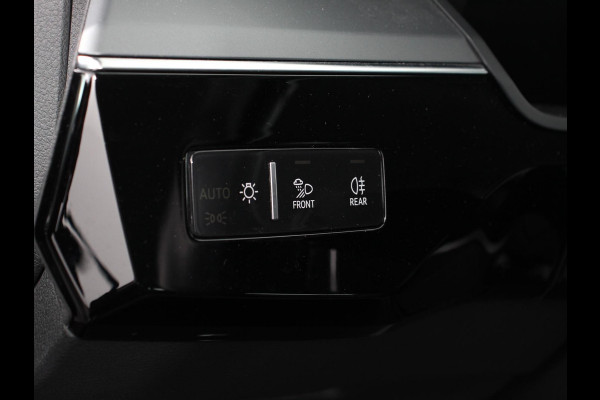 Audi e-tron e-tron 50 quattro Launch edition 71 kWh Navigatie Climate Control Parkeer Sensoren Lichtmetalen velgen