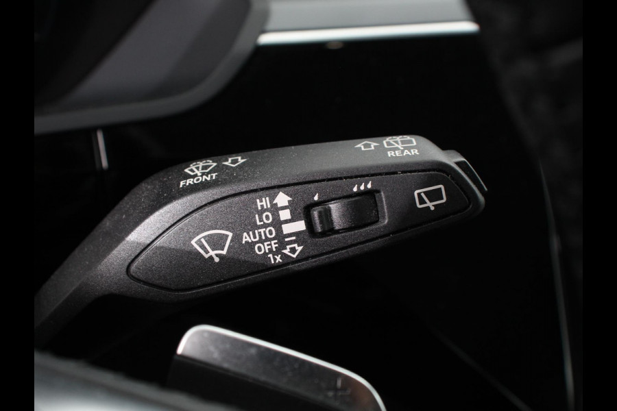 Audi e-tron e-tron 50 quattro Launch edition 71 kWh Navigatie Climate Control Parkeer Sensoren Lichtmetalen velgen