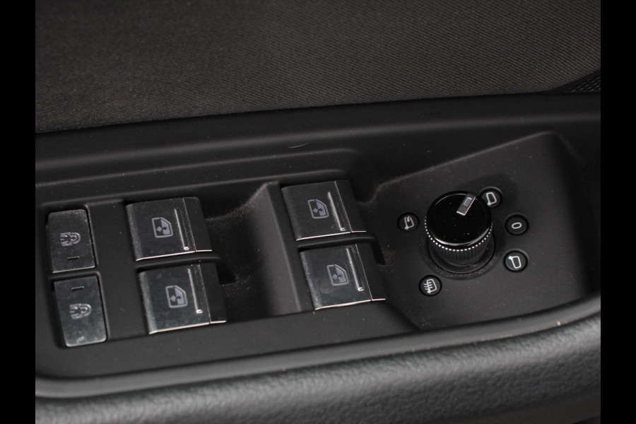 Audi e-tron e-tron 50 quattro Launch edition 71 kWh Navigatie Climate Control Parkeer Sensoren Lichtmetalen velgen