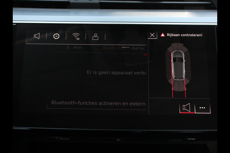 Audi e-tron e-tron 50 quattro Launch edition 71 kWh Navigatie Climate Control Parkeer Sensoren Lichtmetalen velgen
