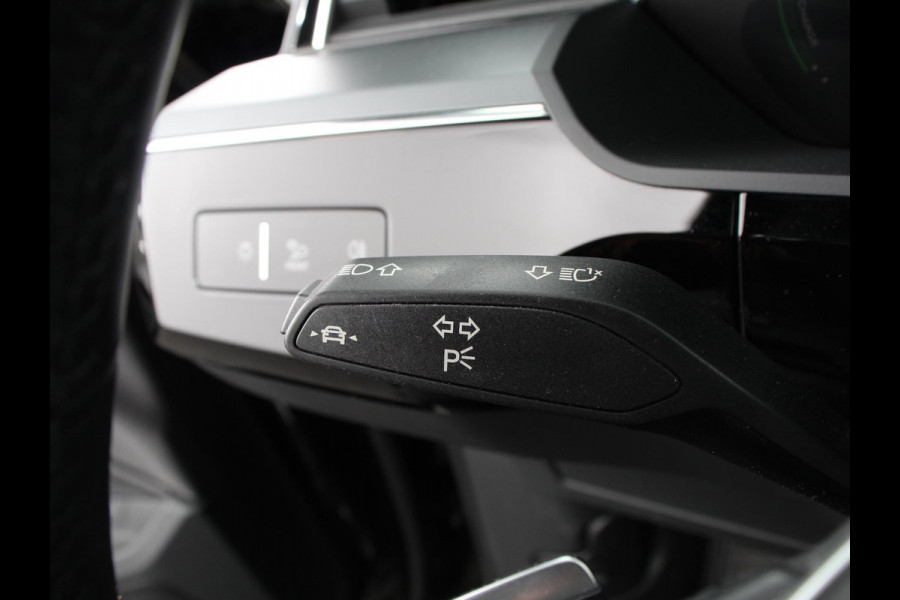 Audi e-tron e-tron 50 quattro Launch edition 71 kWh Navigatie Climate Control Parkeer Sensoren Lichtmetalen velgen