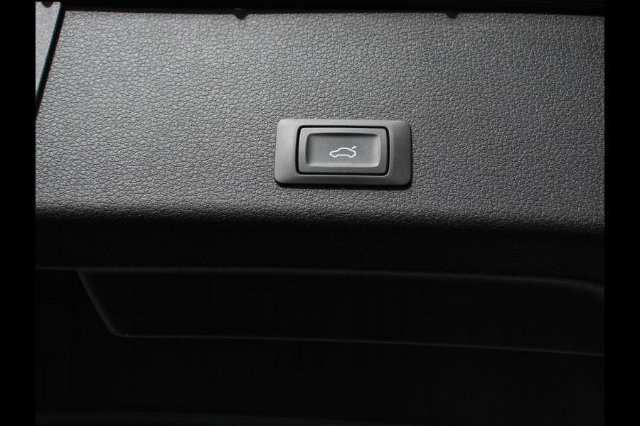 Audi e-tron e-tron 50 quattro Launch edition 71 kWh Navigatie Climate Control Parkeer Sensoren Lichtmetalen velgen