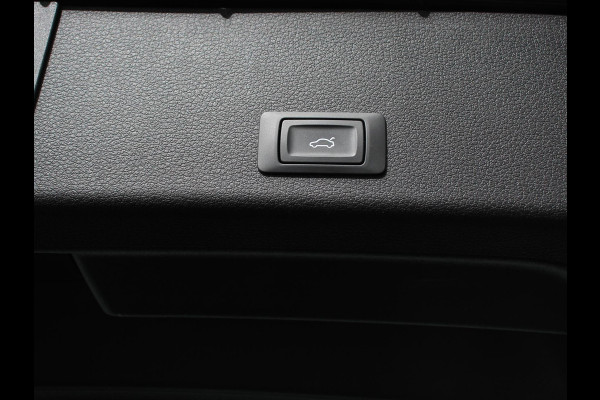 Audi e-tron e-tron 50 quattro Launch edition 71 kWh Navigatie Climate Control Parkeer Sensoren Lichtmetalen velgen