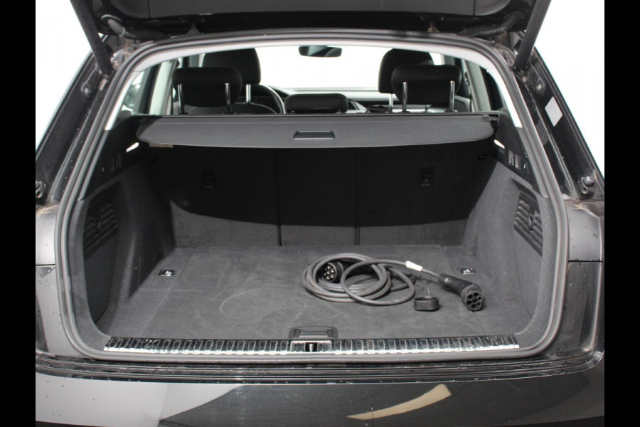 Audi e-tron e-tron 50 quattro Launch edition 71 kWh Navigatie Climate Control Parkeer Sensoren Lichtmetalen velgen