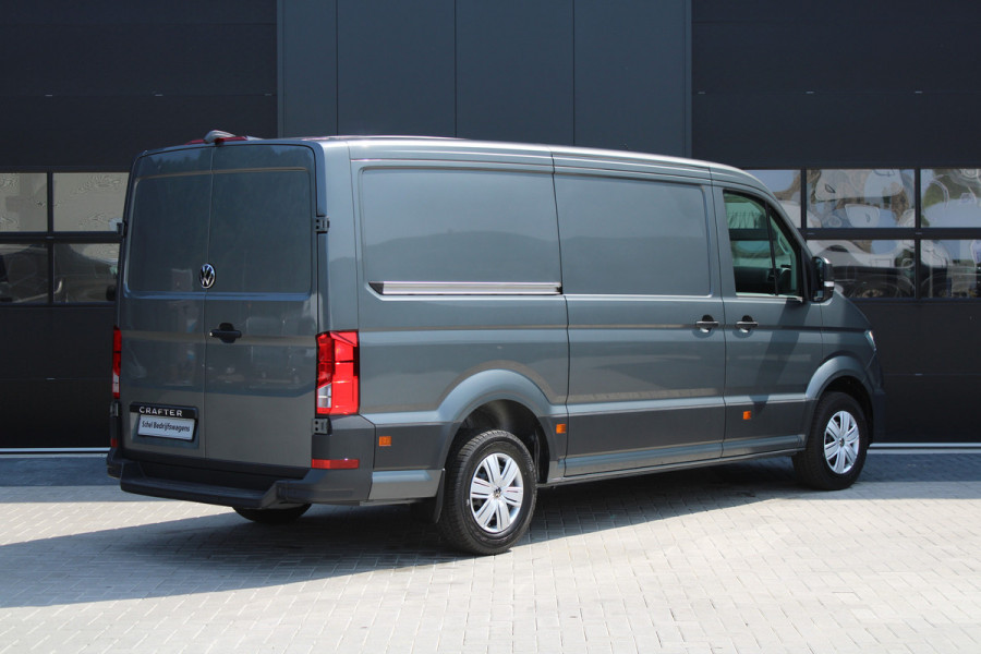 Volkswagen Crafter 35 2.0 TDI L3H2 177pk - Facelift - 2x Schuifdeur - Navigatie - LED - Geveerde stoel - Virtual cockpit - Camera - Verwarmd stuur