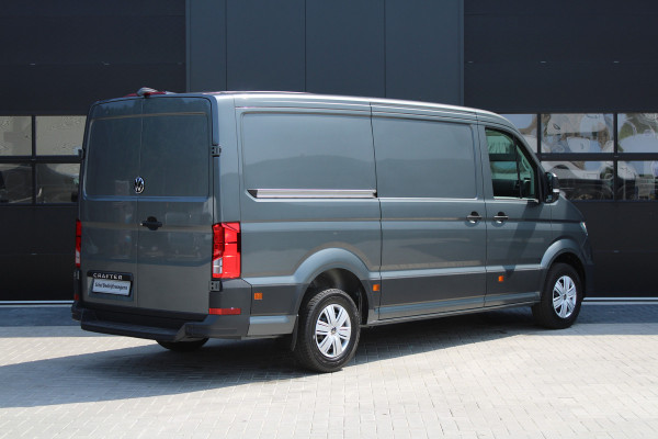 Volkswagen Crafter 35 2.0 TDI L3H2 177pk - Facelift - 2x Schuifdeur - Navigatie - LED - Geveerde stoel - Virtual cockpit - Camera - Verwarmd stuur
