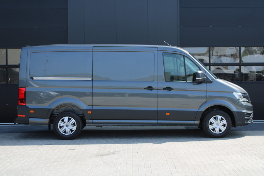 Volkswagen Crafter 35 2.0 TDI L3H2 177pk - Facelift - 2x Schuifdeur - Navigatie - LED - Geveerde stoel - Virtual cockpit - Camera - Verwarmd stuur