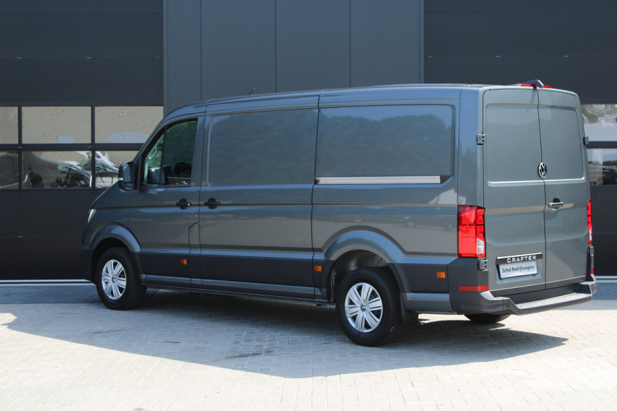 Volkswagen Crafter 35 2.0 TDI L3H2 177pk - Facelift - 2x Schuifdeur - Navigatie - LED - Geveerde stoel - Virtual cockpit - Camera - Verwarmd stuur