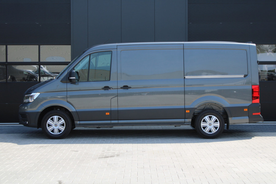 Volkswagen Crafter 35 2.0 TDI L3H2 177pk - Facelift - 2x Schuifdeur - Navigatie - LED - Geveerde stoel - Virtual cockpit - Camera - Verwarmd stuur