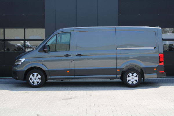 Volkswagen Crafter 35 2.0 TDI L3H2 177pk - Facelift - 2x Schuifdeur - Navigatie - LED - Geveerde stoel - Virtual cockpit - Camera - Verwarmd stuur