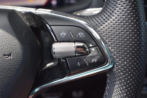Škoda Karoq 1.5 TSI ACT Sportline | NAP | VIRTUAL COCKPIT | DEALER ONDERHOUDEN | CAMERA | STOELVERWARMING | APPLE CARPLAY
