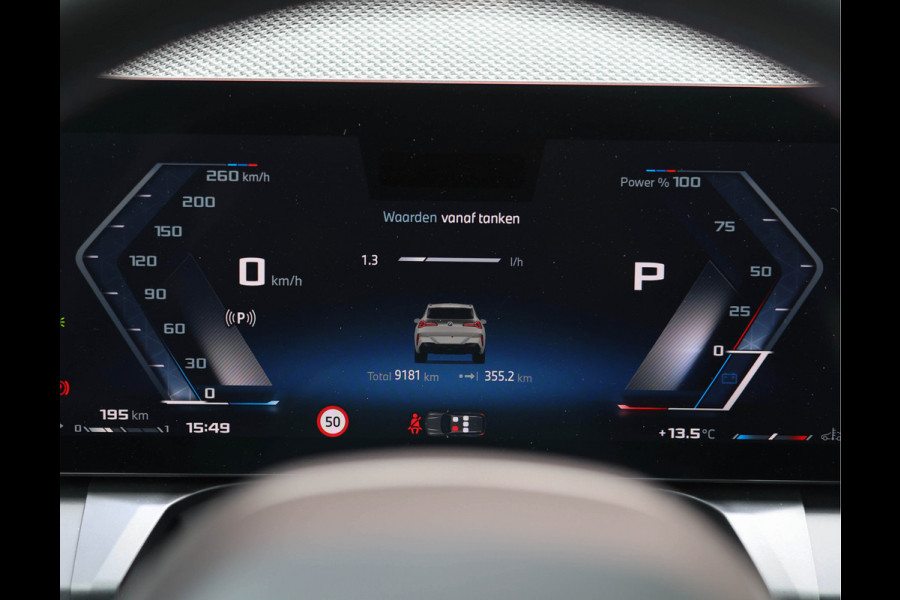 BMW X3 M50 xDrive | Direct leverbaar! - Trekhaak - Pano - IconicGlow
