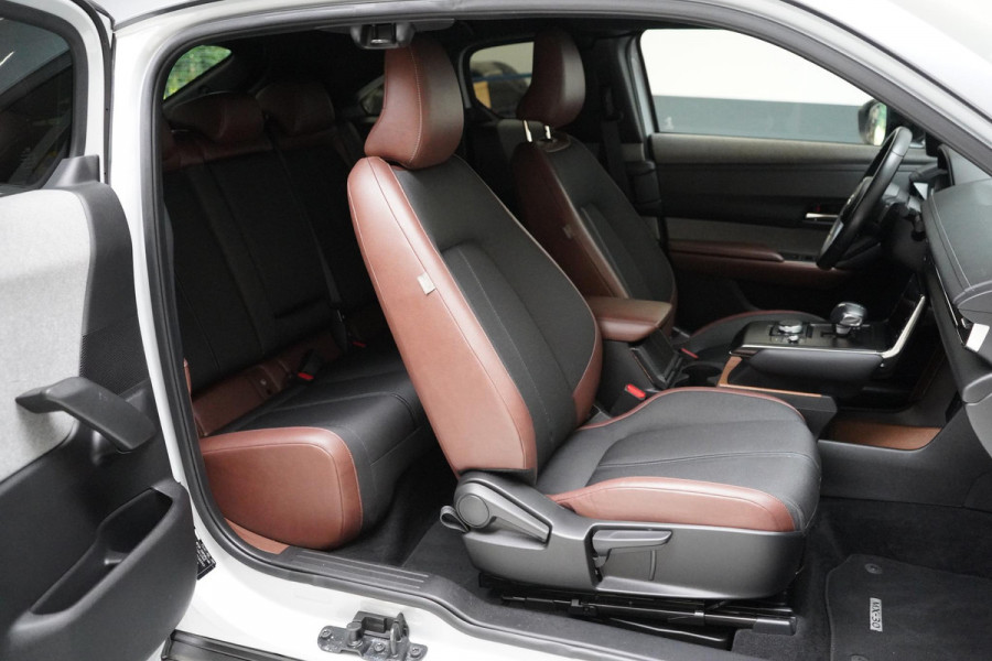 Mazda MX-30 e-SkyActiv 145 First Edition 36 kWh | Head-Up | Navigatie | Memory | Stoelverwarming |