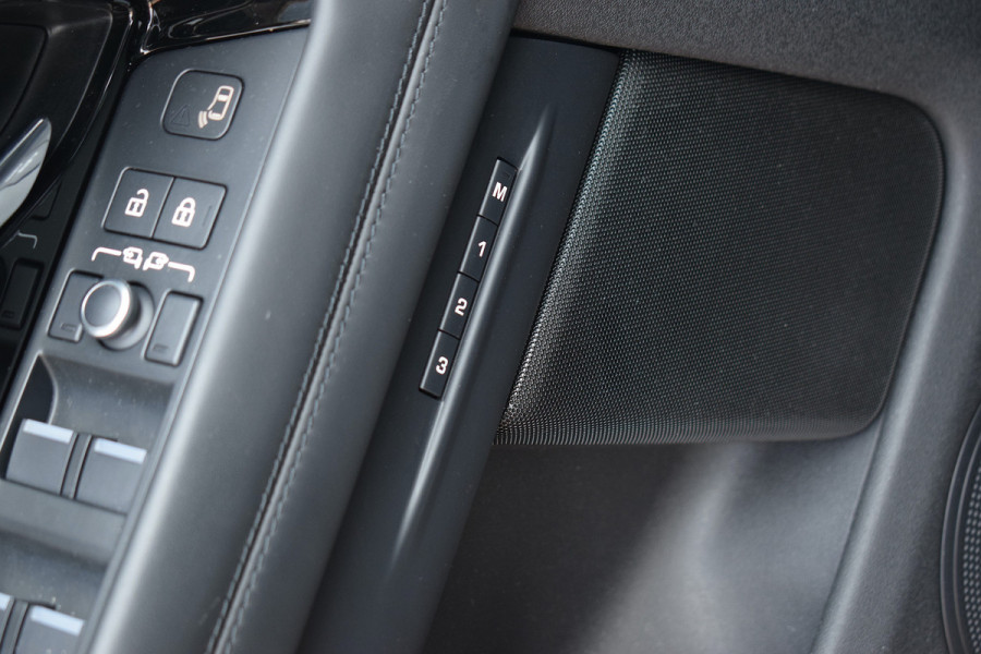 Land Rover Range Rover Evoque 1.5 P300e AWD R-Dynamic SE | Full Option! | Trekhaak | Pano | Meridian