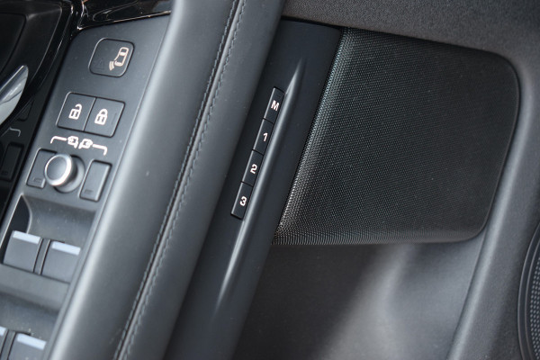 Land Rover Range Rover Evoque 1.5 P300e AWD R-Dynamic SE | Full Option! | Trekhaak | Pano | Meridian