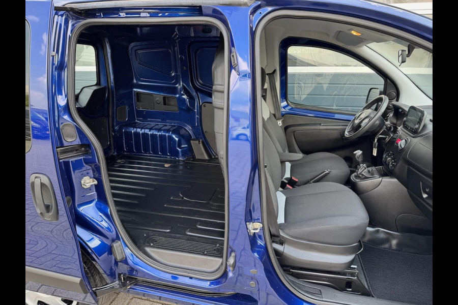 Fiat Fiorino 1.3 MultiJet 80pk | Rondom glas | Navi | Cruise | DAB-radio | Bluetooth | Parkeersensor | Schuifdeur | Metallic