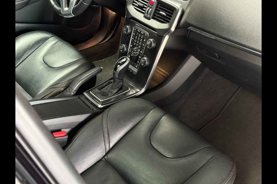 Volvo V40 V40 Cross Country T3 152pkSummum panorama leer camera