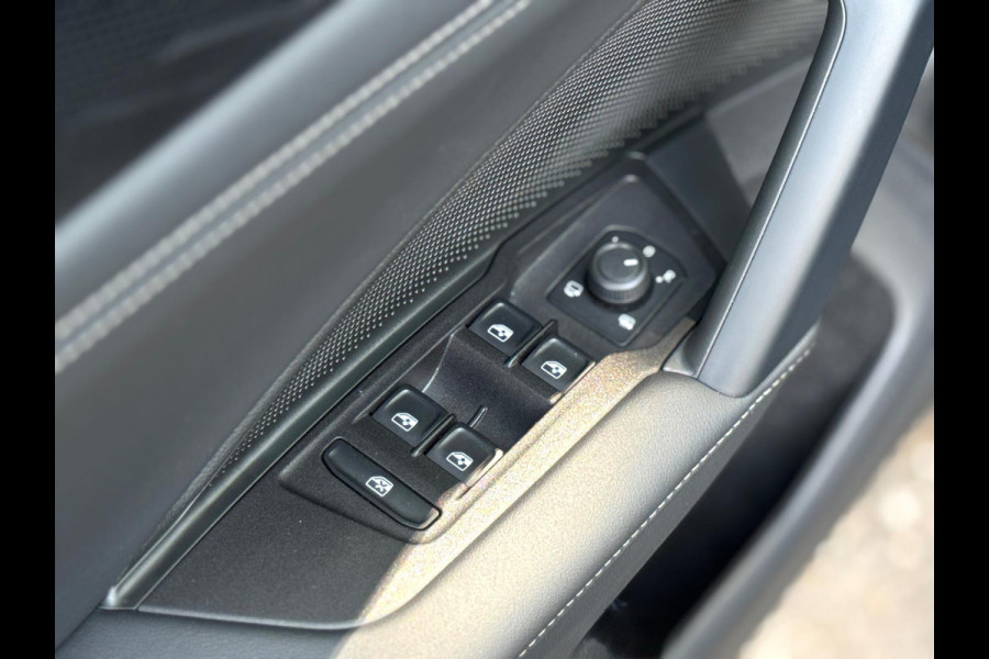Volkswagen Tiguan 1.5 eTSI DSG Lane ass Drive pilot CarPlay 150 PK Keyless Camera Sfeerverlichting Life edition Direct leverbaar