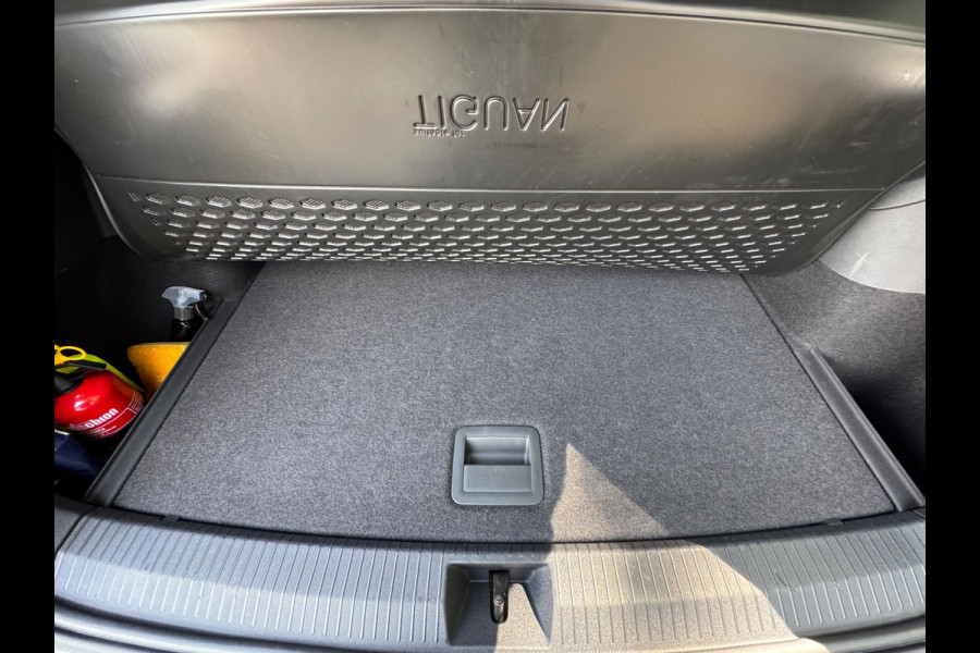 Volkswagen Tiguan 1.5 eTSI DSG Lane ass Drive pilot CarPlay 150 PK Keyless Camera Sfeerverlichting Life edition Direct leverbaar