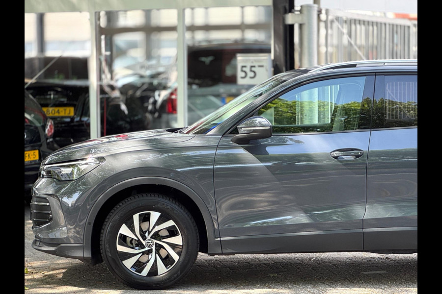 Volkswagen Tiguan 1.5 eTSI DSG Lane ass Drive pilot CarPlay 150 PK Keyless Camera Sfeerverlichting Life edition Direct leverbaar