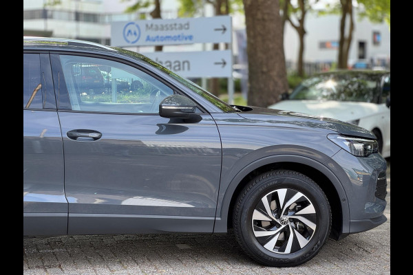Volkswagen Tiguan 1.5 eTSI DSG Lane ass Drive pilot CarPlay 150 PK Keyless Camera Sfeerverlichting Life edition Direct leverbaar