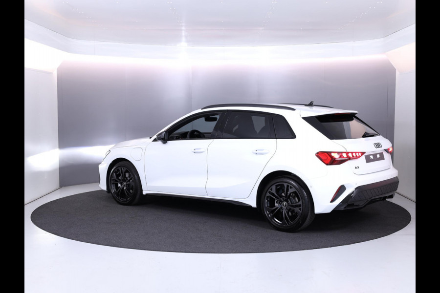 Audi A3 Sportback 40 TFSI e S edition 204 pk S-tronic | Verlengde garantie | Navigatie | Parkeersensoren (Park assist) | Matrix LED koplampen | Elektr. bestuurdersstoel | S-Line |