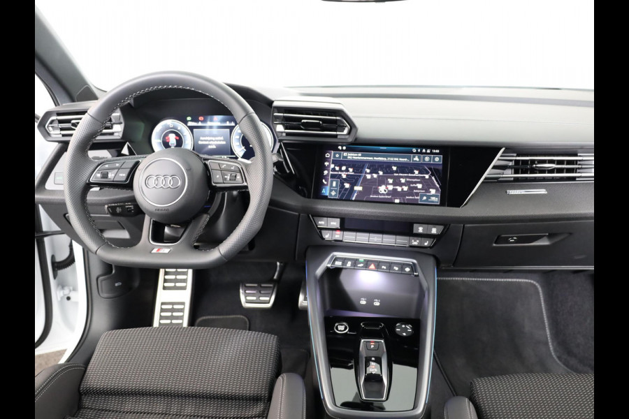 Audi A3 Sportback 40 TFSI e S edition 204 pk S-tronic | Verlengde garantie | Navigatie | Parkeersensoren (Park assist) | Matrix LED koplampen | Elektr. bestuurdersstoel | S-Line |