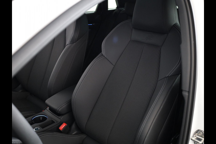 Audi A3 Sportback 40 TFSI e S edition 204 pk S-tronic | Verlengde garantie | Navigatie | Parkeersensoren (Park assist) | Matrix LED koplampen | Elektr. bestuurdersstoel | S-Line |