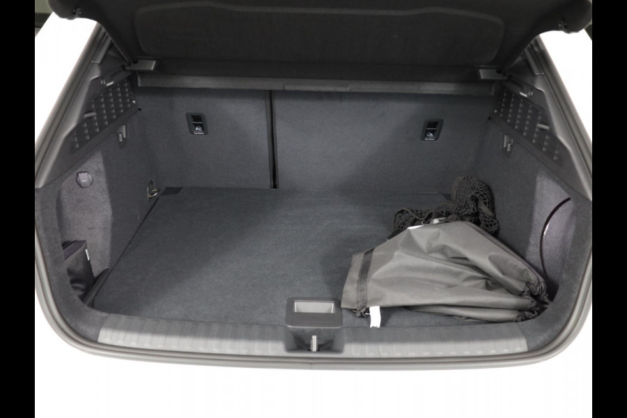 Audi A3 Sportback 40 TFSI e S edition 204 pk S-tronic | Verlengde garantie | Navigatie | Parkeersensoren (Park assist) | Matrix LED koplampen | Elektr. bestuurdersstoel | S-Line |