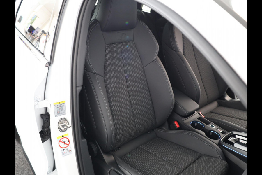 Audi A3 Sportback 40 TFSI e S edition 204 pk S-tronic | Verlengde garantie | Navigatie | Parkeersensoren (Park assist) | Matrix LED koplampen | Elektr. bestuurdersstoel | S-Line |