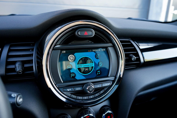 MINI Cooper 1.5 Cooper Chili | Panoramadak | Stoelverwarming | Union Jack lichten | Zwarte Sierdelen