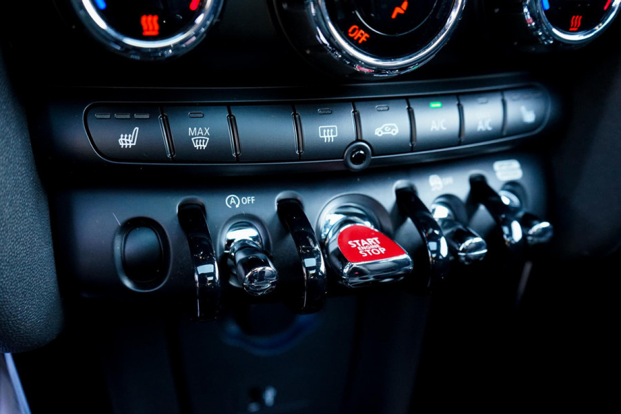 MINI Cooper 1.5 Cooper Chili | Panoramadak | Stoelverwarming | Union Jack lichten | Zwarte Sierdelen
