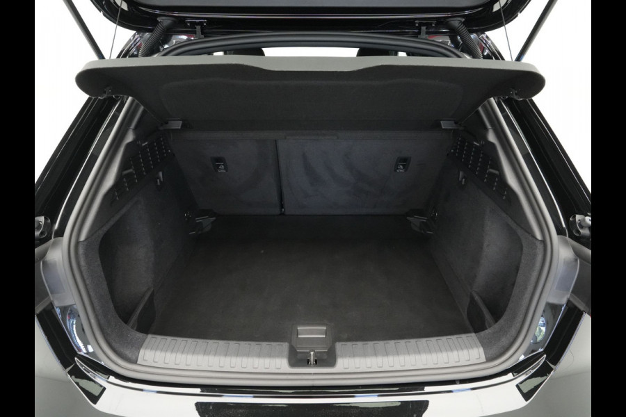 Audi A3 Sportback 35 TFSI 150pk S-Tronic Business edition Navigatie Clima Pdc Lm Velgen 35