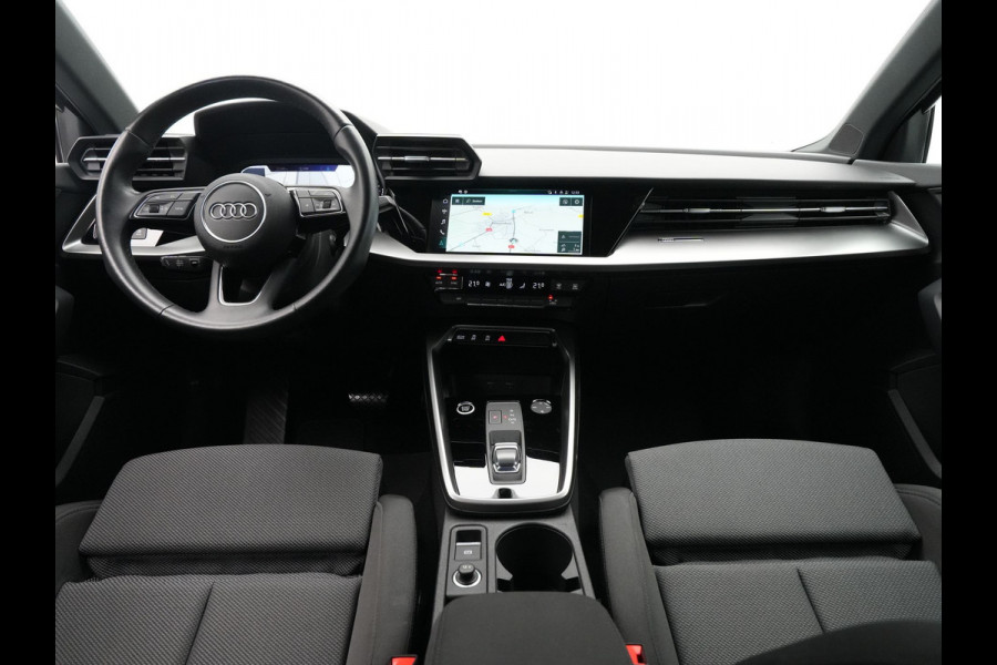 Audi A3 Sportback 35 TFSI 150pk S-Tronic Business edition Navigatie Clima Pdc Lm Velgen 35
