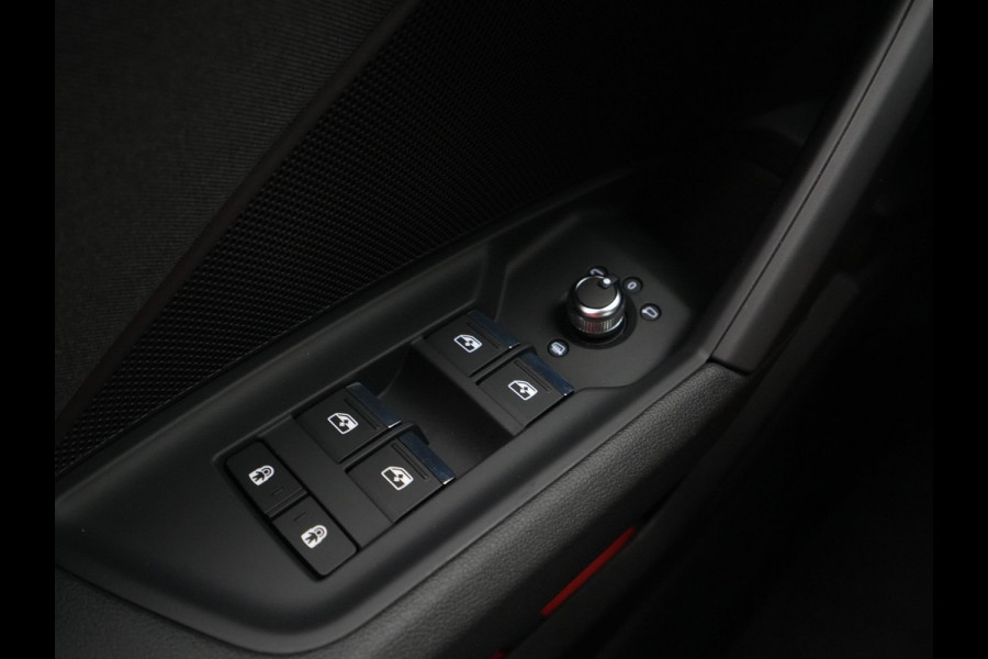 Audi A3 Sportback 35 TFSI 150pk S-Tronic Business edition Navigatie Clima Pdc Lm Velgen 35