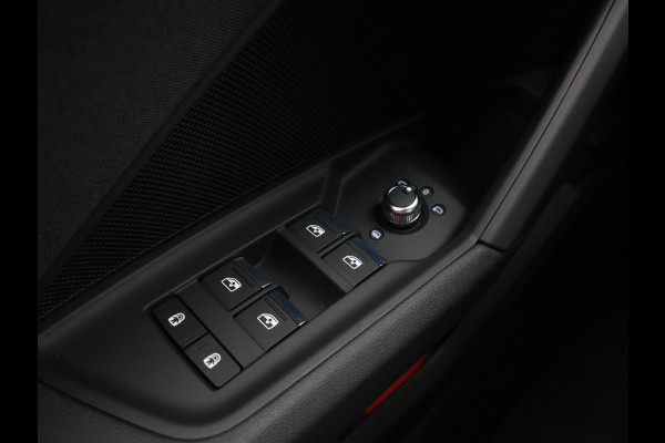 Audi A3 Sportback 35 TFSI 150pk S-Tronic Business edition Navigatie Clima Pdc Lm Velgen 35