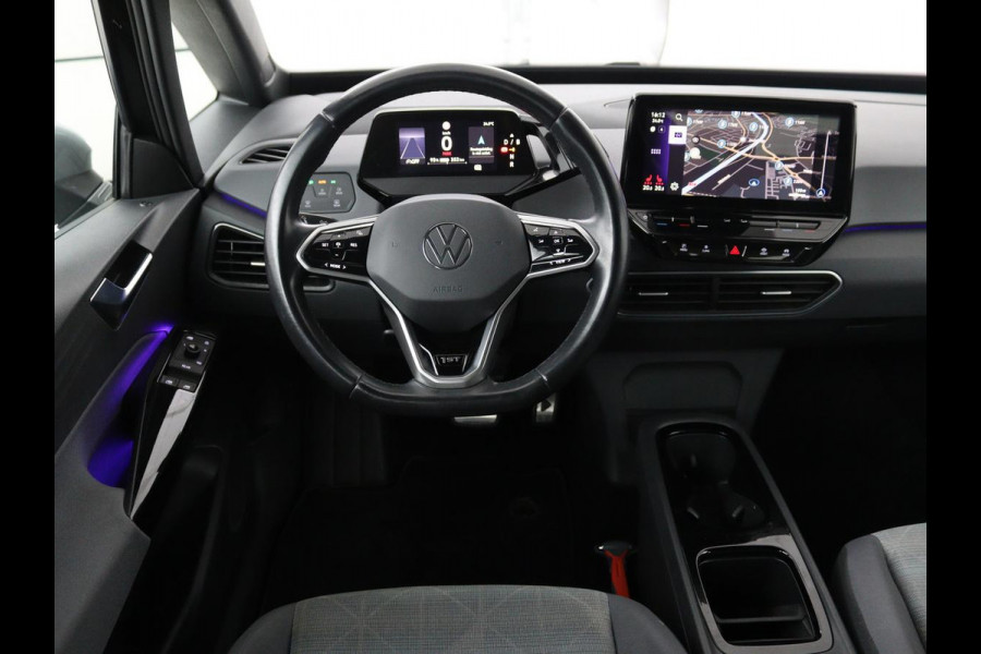 Volkswagen ID.3 First 58 kWh | Stoelverwarming | Camera | Adaptive cruise | Carplay | Navigatie | PDC | Climate control | Sfeerverlichting | LMV 18 inch