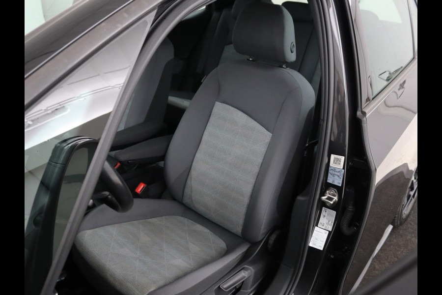 Volkswagen ID.3 First 58 kWh | Stoelverwarming | Camera | Adaptive cruise | Carplay | Navigatie | PDC | Climate control | Sfeerverlichting | LMV 18 inch
