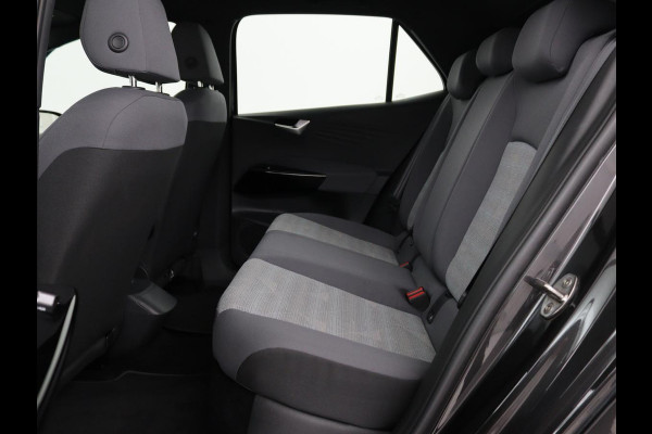 Volkswagen ID.3 First 58 kWh | Stoelverwarming | Camera | Adaptive cruise | Carplay | Navigatie | PDC | Climate control | Sfeerverlichting | LMV 18 inch