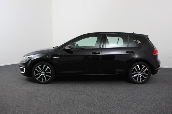 Volkswagen e-Golf Navigatie Climate Control Cruise Control Lichtmetalen velgen 17" Parkeer Sensoren V+A