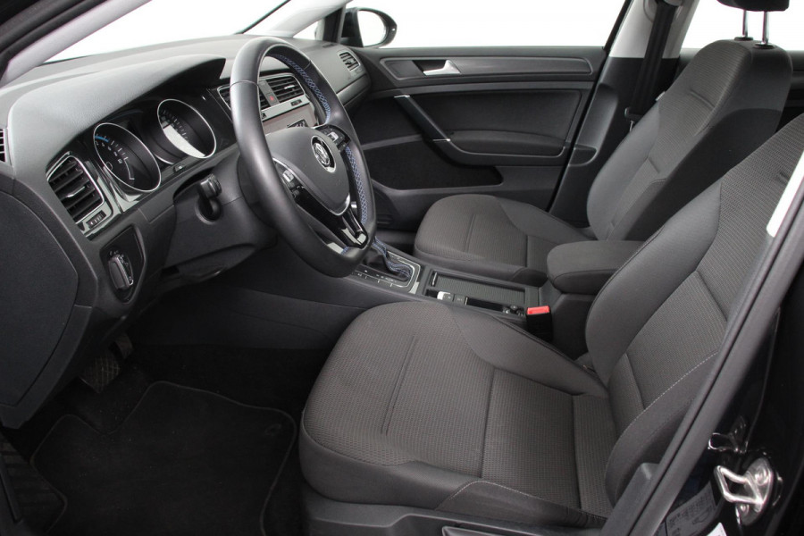 Volkswagen e-Golf Navigatie Climate Control Cruise Control Lichtmetalen velgen 17" Parkeer Sensoren V+A