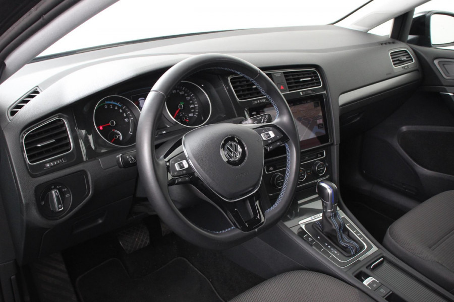 Volkswagen e-Golf Navigatie Climate Control Cruise Control Lichtmetalen velgen 17" Parkeer Sensoren V+A