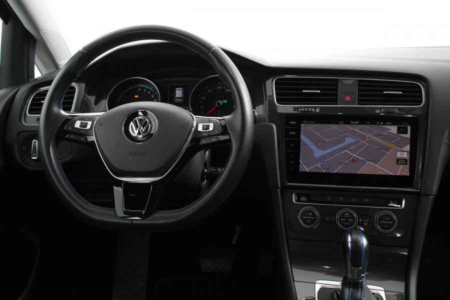 Volkswagen e-Golf Navigatie Climate Control Cruise Control Lichtmetalen velgen 17" Parkeer Sensoren V+A