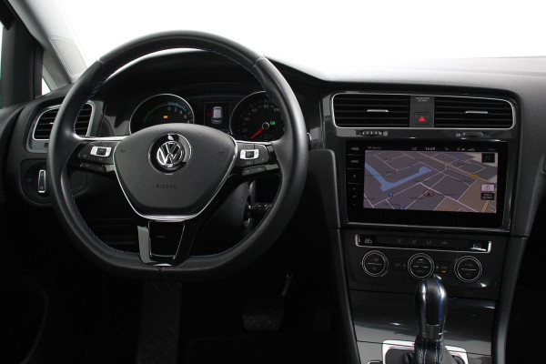 Volkswagen e-Golf Navigatie Climate Control Cruise Control Lichtmetalen velgen 17" Parkeer Sensoren V+A