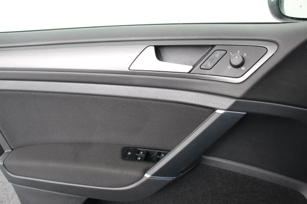 Volkswagen e-Golf Navigatie Climate Control Cruise Control Lichtmetalen velgen 17" Parkeer Sensoren V+A