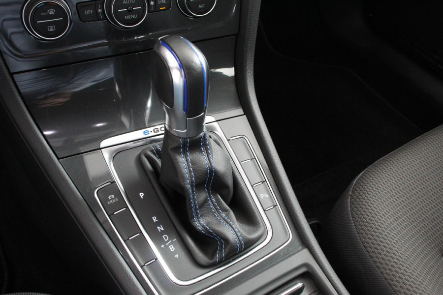 Volkswagen e-Golf Navigatie Climate Control Cruise Control Lichtmetalen velgen 17" Parkeer Sensoren V+A