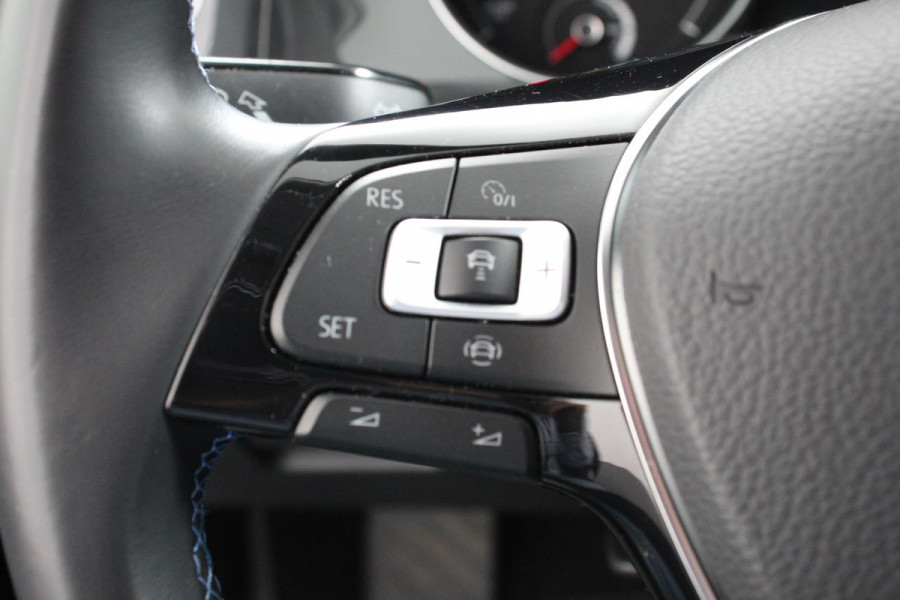 Volkswagen e-Golf Navigatie Climate Control Cruise Control Lichtmetalen velgen 17" Parkeer Sensoren V+A